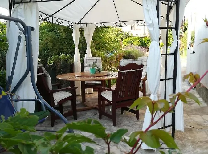 Appartement Lili In Pet Friendly, Free Parking *