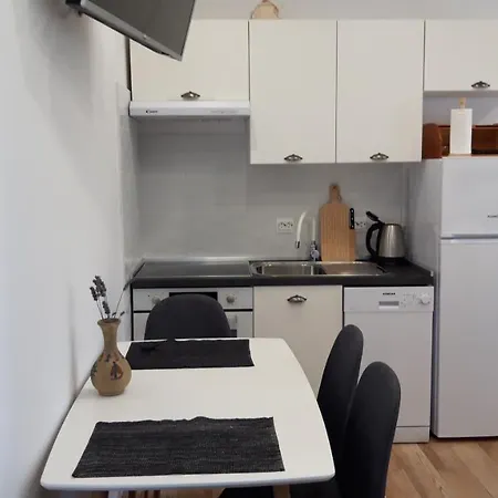 Apartman Lili In Pet Friendly, Free Parking *